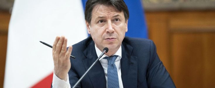 Coronavirus, per riaperture governo pensa a due step: prima le aziende, poi gli spostamenti