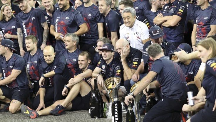 F1, la stampa britannica attacca: "Hamilton derubato". Dall'Olanda: "Verstappen come Cruijff"