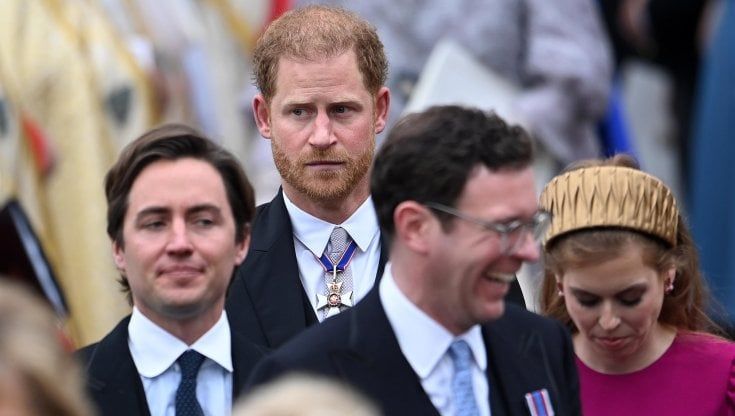 La tristezza di re Carlo al banchetto senza Harry: “Deluso dalla sua assenza”. E brinda al nipote Archie