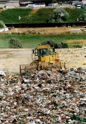 Rifiuti di Roma, s&igrave; da Abruzzo e Toscana<br />"Siamo pronti ad aiutare la capitale"