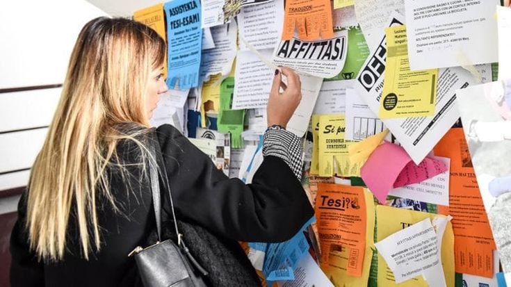 Tornano i fuorisede e gli affitti a Roma aumentano: “Fino a 730 euro per una stanza”