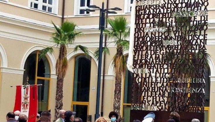 Dario Tonna: “La stele dedicata a Pertini? Nessuno della nostra famiglia è stato consultato”