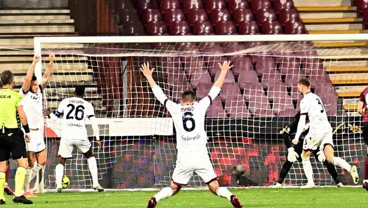 Salernitana-Bologna 2-2: Ferguson e Lykogiannis riprendono due volte i granata