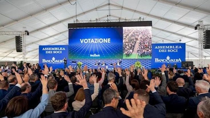 Banca d’Alba da record la carica dei soci al voto in 20mila all’assemblea