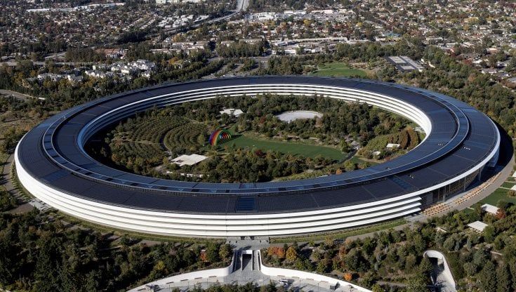 Apple ci riprova con il rientro in ufficio: da settembre tre giorni alla settimana in sede