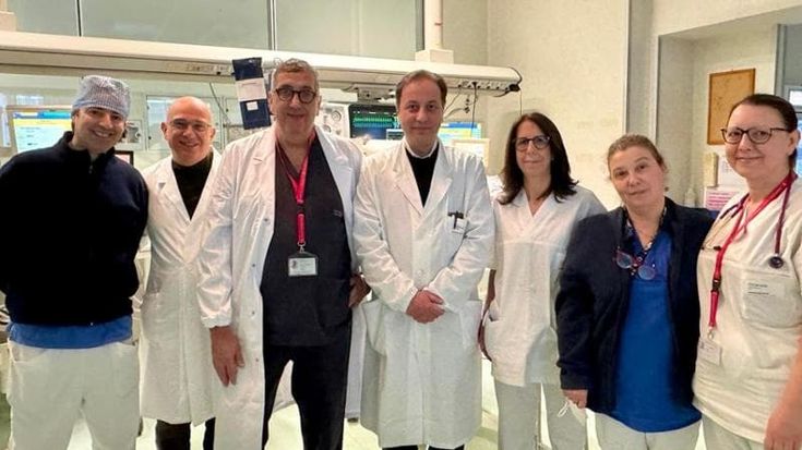 Anna, 26 settimane, un raro tumore alla colonna vertebrale: operata nella pancia della mamma