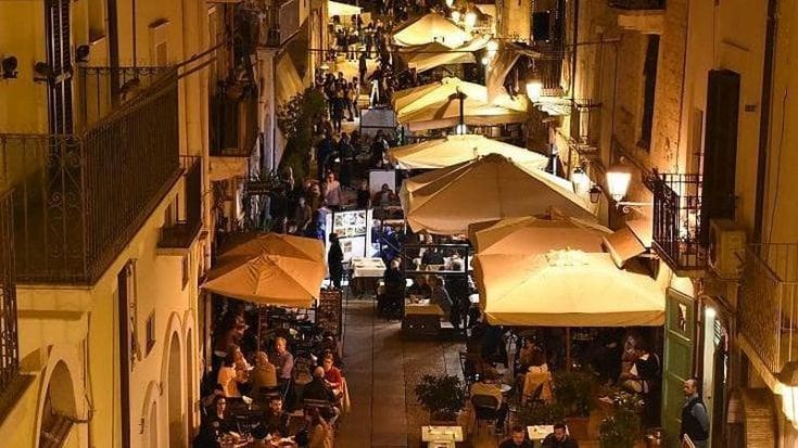 A Bari vecchia un’altra notte di violenze nella movida: due giovani picchiati da una banda di ragazzini