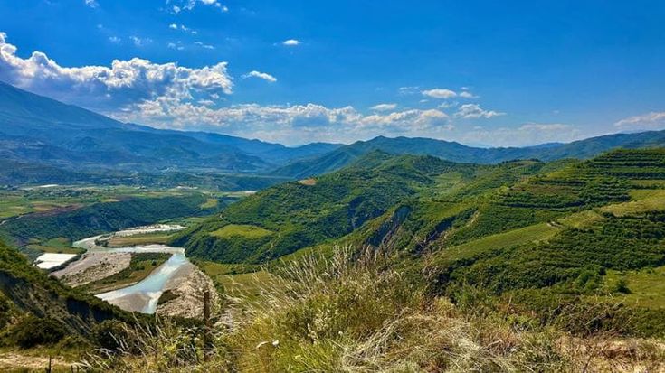 Da Tirana a Berat, l’Albania oltre Adriatico e Ionio, tra bunker, vigneti e antiche sette