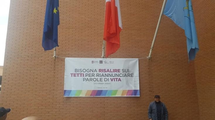 Striscioni sulle facciate dei comuni della provincia di Caserta per ricordare don Diana