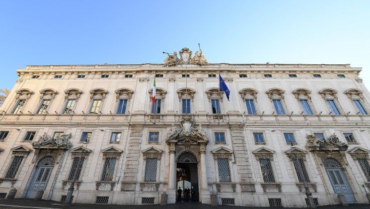 Ai figli anche il cognome materno. La Consulta: “Non moltiplicarli, ora una legge”