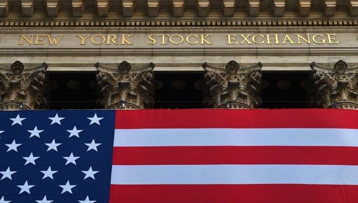 Le Borse Ue chiudono deboli, ritraccia anche Wall Street. Lo spread sotto 95 punti