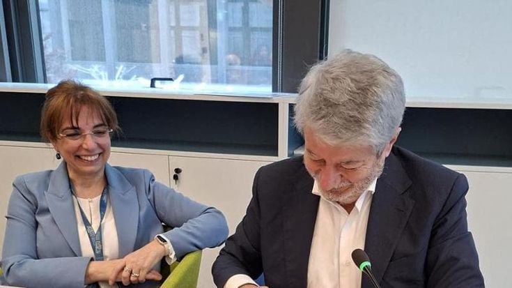 Scuola, firmato il contratto dei presidi. Aumenti da 500 euro lordi al mese e 6000 di arretrati