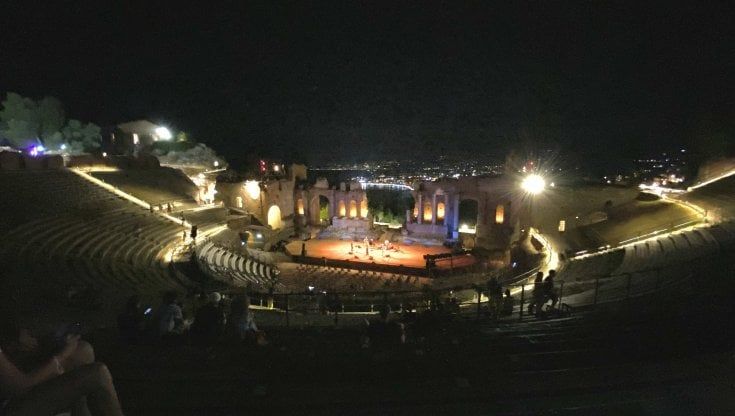 Taormina, il teatro antico apre di sera fino a mezzanotte