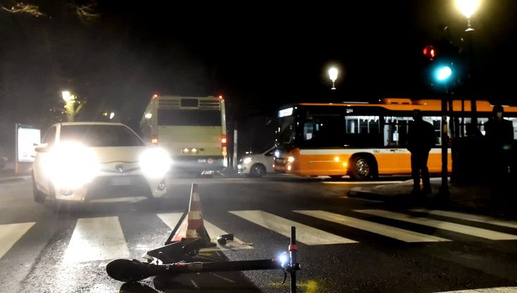 Viale Toscanini, incidente fra un'auto e un monopattino