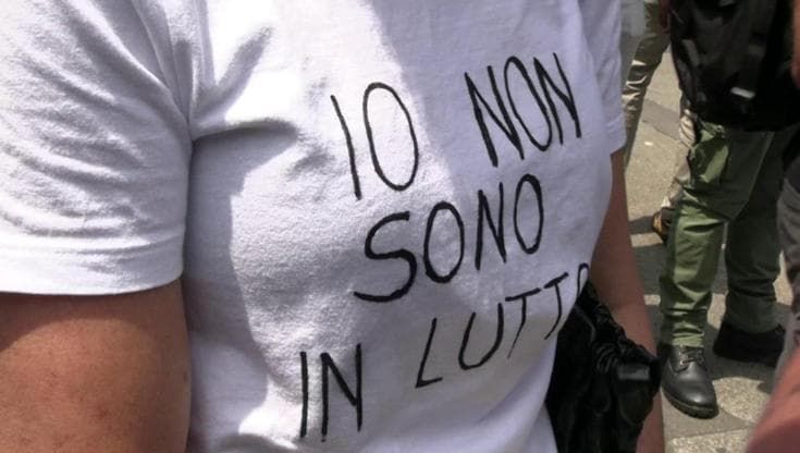 Funerali Berlusconi, contestatrice insultata: "Magari suo marito fa la stessa fine"