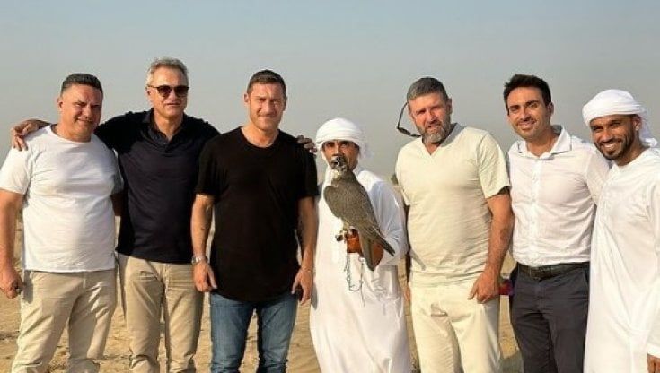 Totti gioca a padel ad Abu Dhabi per promuovere il calcio italiano 