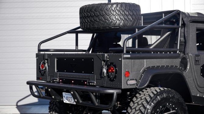 Hummer Launch Edition H1 