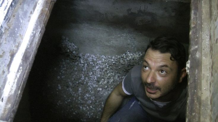 Dentro il bunker scoperto per caso nella villa confiscata ad Antonio Abbate 