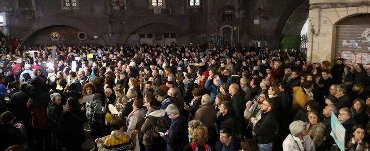 Le Sardine invadono Catania: "Siamo la risposta a chi semina odio"