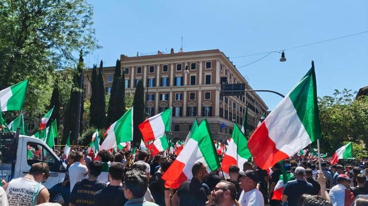 Le tre destre italiane e il Golem