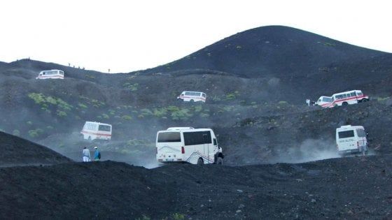 Catania, 18 rinviati a giudizio per la gestione monopolistica delle escursioni sull'Etna