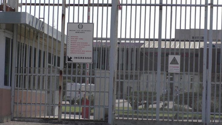 Ancora un suicidio in carcere: detenuto si toglie la vita a Benevento. Quinto in Campania nel 2026