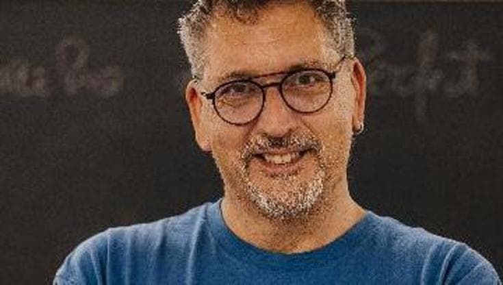 Money Road, debutta Sandro Marenco: il primo "Diversity Prof" d'Italia arriva su Sky