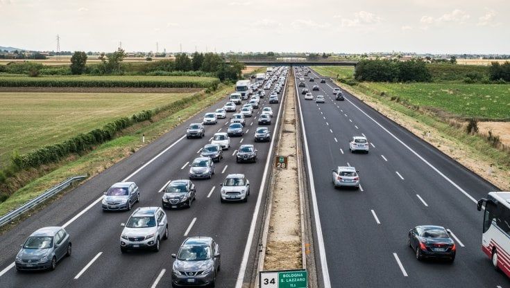 Carburanti, ristoro, ricariche elettriche: così l’Autorità di Regolazione dei Trasporti vuole garantire la concorrenza e contenere i prezzi