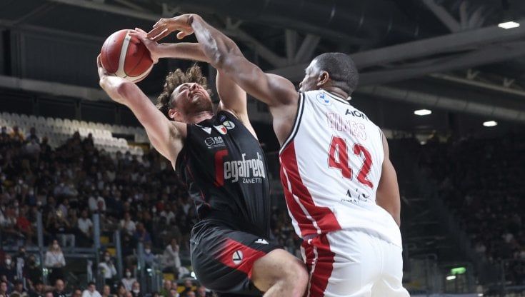 Basket, i troppi vuoti alla Segafredo Arena: anche gara-2 non avrà il tutto esaurito
