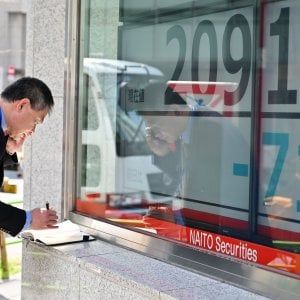 La paura di recessione abbatte Tokyo. La fiducia tedesca rimbalza, ma le Borse Ue chiudono deboli