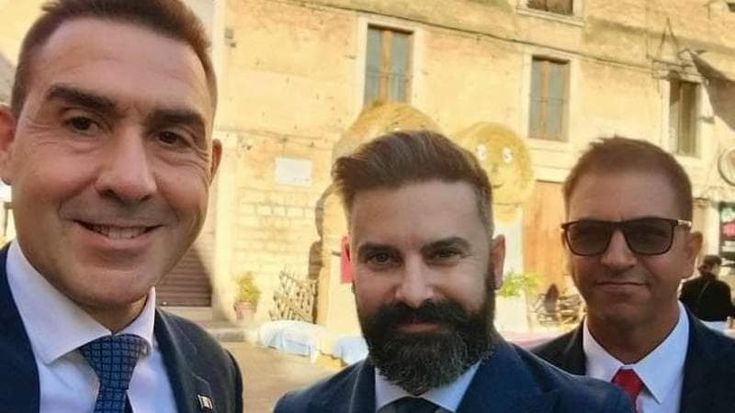 Altamura, Roberto Vannacci alla cerimonia dei monarchici con Beatrice di Borbone. Il sindaco si dissocia, niente carrozza per la regina