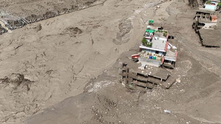 Nepal, si scava nel fango, dispersi anche tre italiani. Paura per un’altra ondata