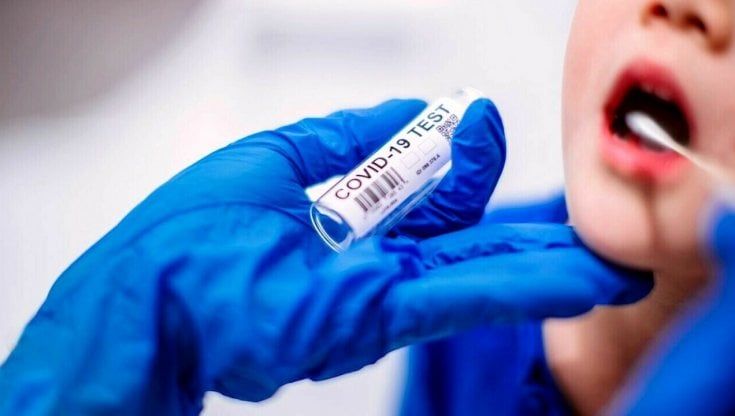 Covid, casi in aumento fra i più piccoli. Al Maggiore ricoverati anche bambini di pochi mesi