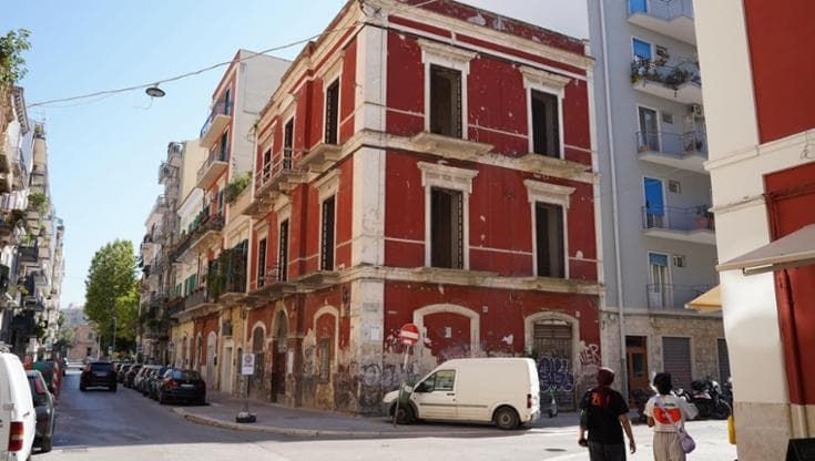 Bari, palazzina in centro diventerà un boutique hotel: l’operazione di un imprenditore straniero