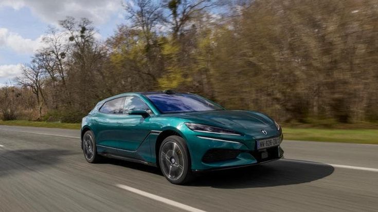 Denza Z9GT, la shooting brake elettrica da 1.156 Cv che si ricarica in 5 minuti, come una termica