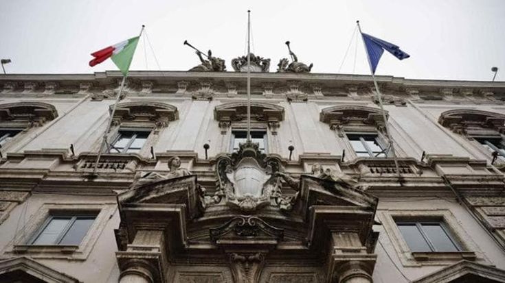 Consulta, i nuovi giudici al lavoro su migranti, terzo mandato e abuso d’ufficio