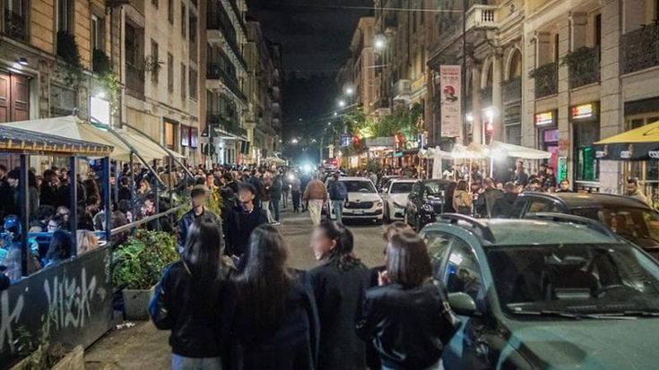 Mala movida, a Porta Venezia la stretta estiva del Comune sui dehors: chiusura a mezzanotte
