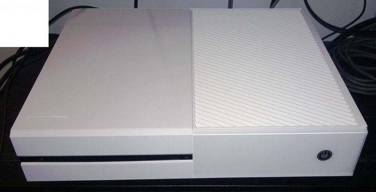 Xbox One, in arrivo in bianco e senza Blu Ray
