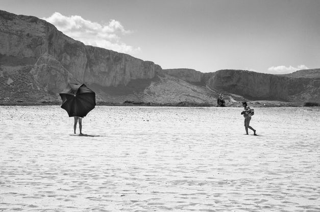 Isola, venti giovani fotografi in mostra ai Cantieri culturali