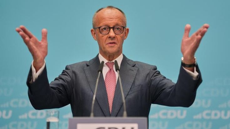Merz incassa la sconfitta ma resta. Il Cremlino: “In calo perché non comprate più gas russo”