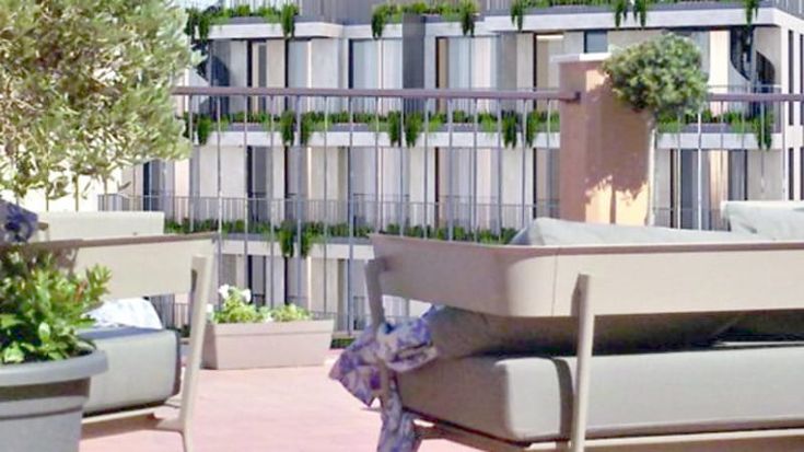 La vista dal palazzo ora e come sarà dopo la costruzione dell'antistante Portosalvo Living