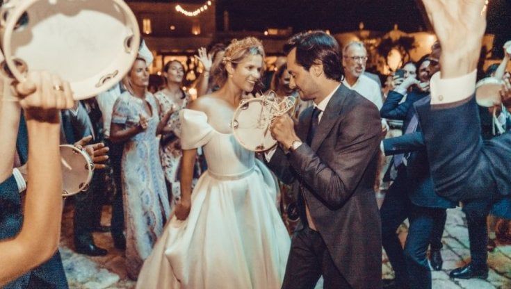 Nozze francesi a Oria, ospiti la principessa di Thailandia, il figlio di Arnault e le signore del vicinato: "Tutti pazzi per panzerotti e spritz"