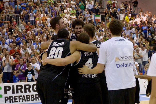 Basket, Trento promossa in serie A: la festa