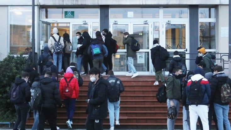 Insulti omofobi contro uno studente di terza media, preside di Foggia rinviata a giudizio