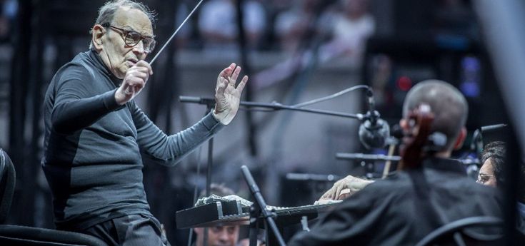 Golden Globe a Morricone. Tarantino: "Meglio di Mozart e Beethoven". Premiati DiCaprio e Inarritu