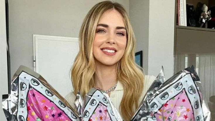 Chiara Ferragni, la regina dei social perde la corona: fuga di follower e pioggia di critiche per uova e pandoro