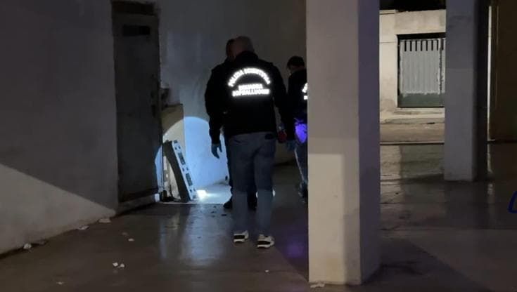 Sparatoria Gallipoli, operatore ecologico inseguito sotto casa e ferito con quattro colpi di pistola
