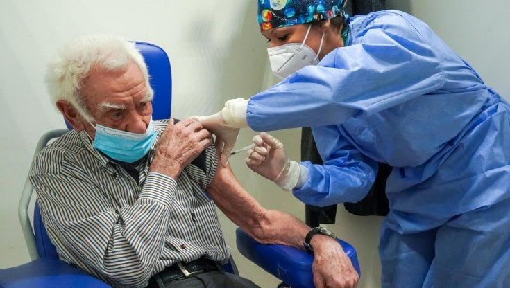 Solo un medico su tre è disponibile a vaccinare: campagna della Regione per reclutare personale