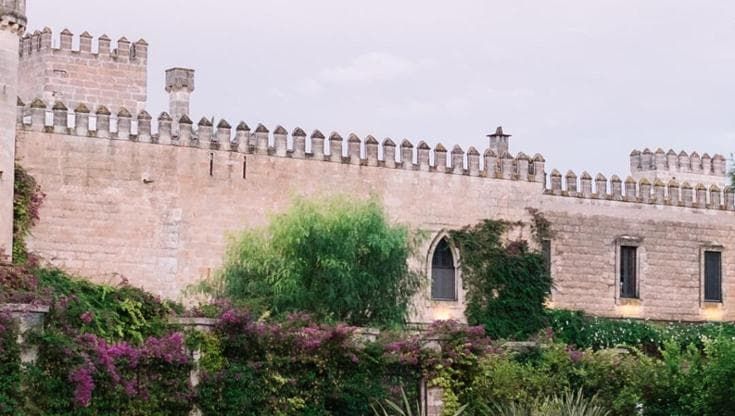 Salento, rogo nella tenuta Castello Monaci: un uomo intossicato. Le fiamme da una stufa elettrica