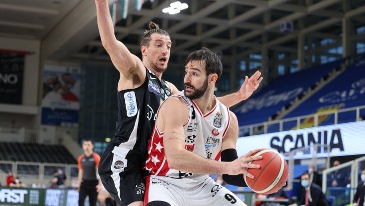 Basket, Serie A: Milano cade a Trento 61-60, Brindisi travolge la Fortitudo